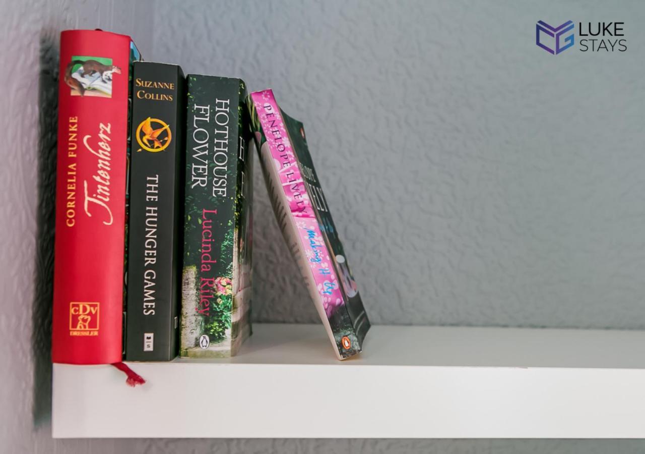 Luke Stays - Nora Street Sunderland  Luaran gambar